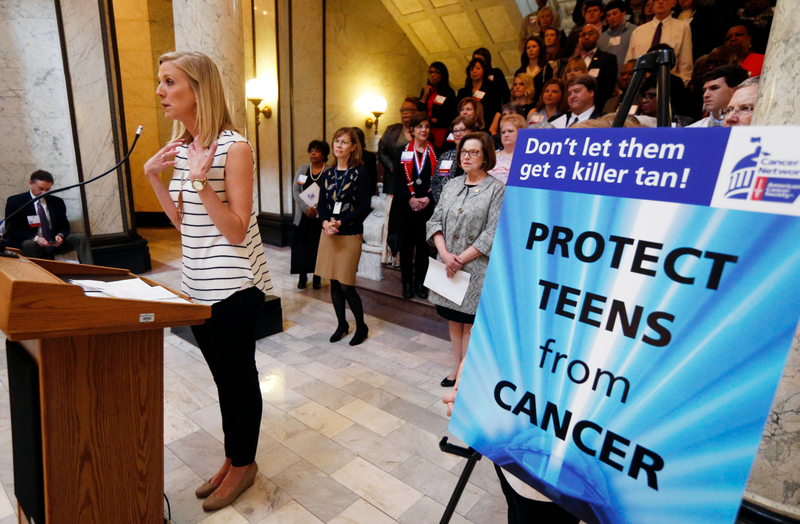 A melanoma survivor discusses legislation that would prohibit Mississippi minors under the age of 18 from using indoor tanning devices. (Image: AP)